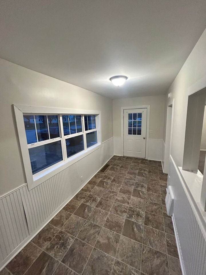 270 Pine St - Photo 5 of 18