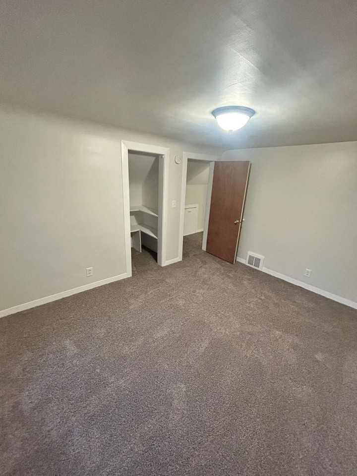 270 Pine St - Photo 6 of 18