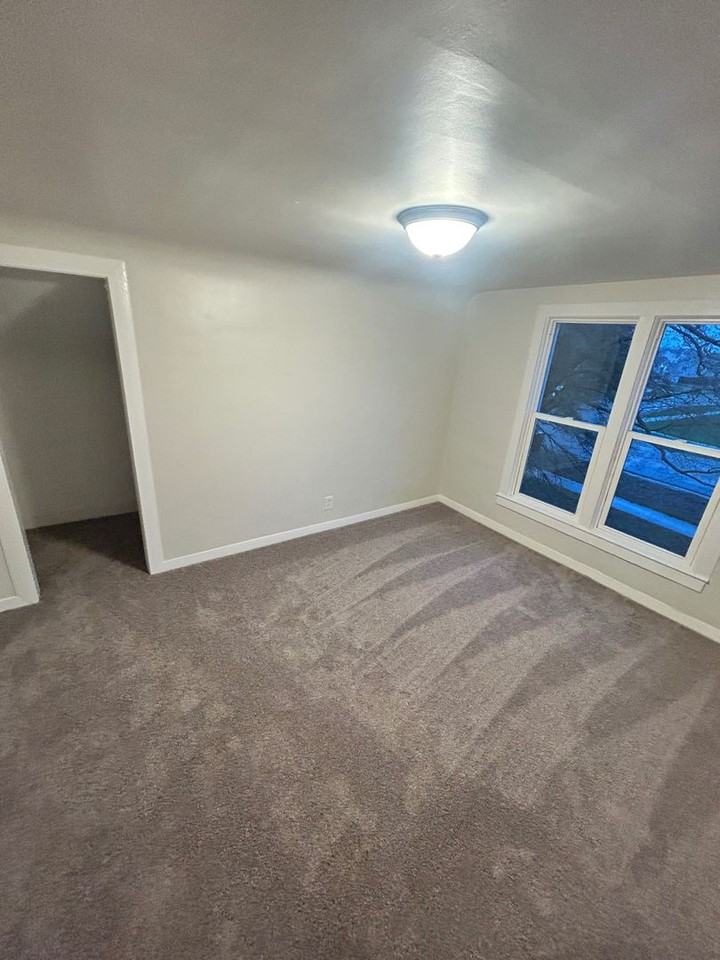 270 Pine St - Photo 7 of 18