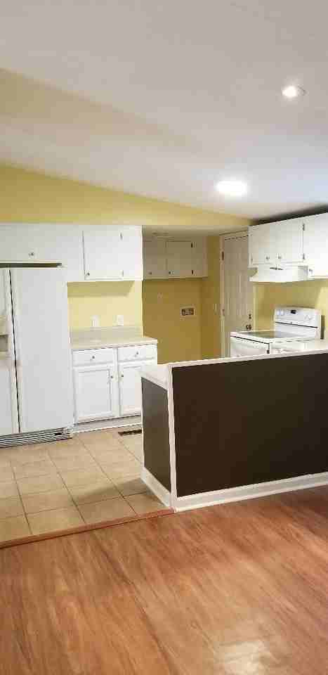 163 Brentwood Ln - Photo 3 of 20