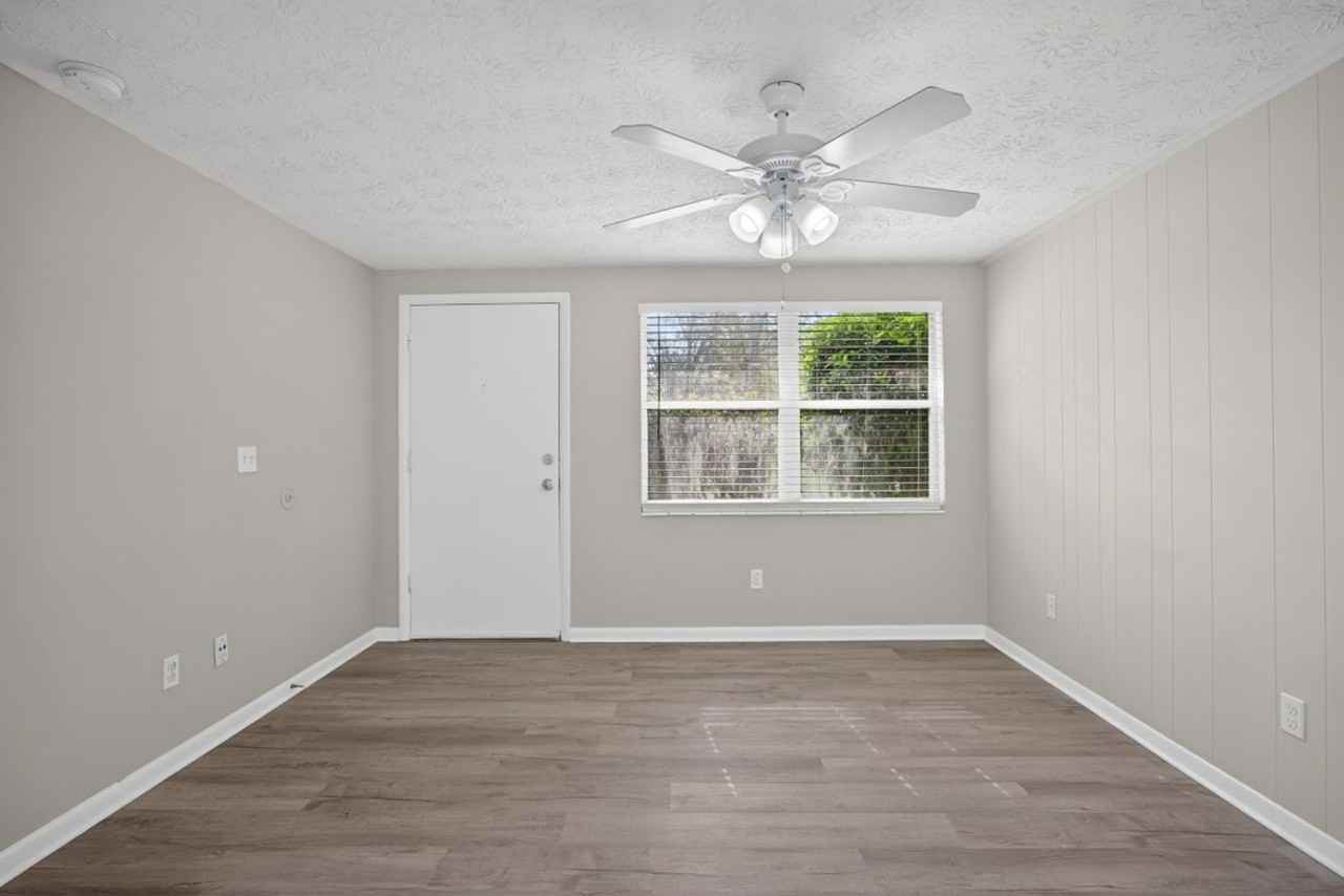 726 Perryman Ln W - Photo 4 of 15