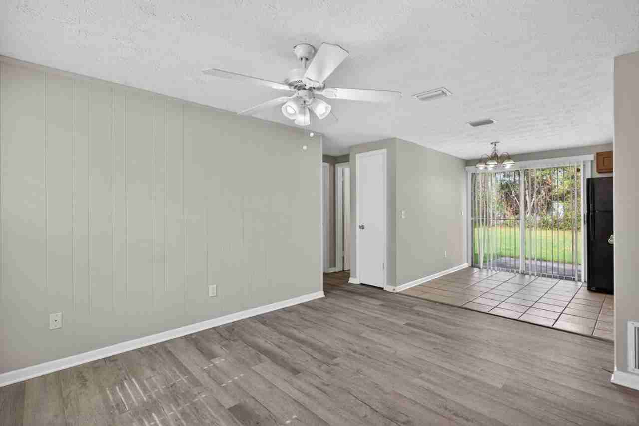 726 Perryman Ln W - Photo 5 of 15