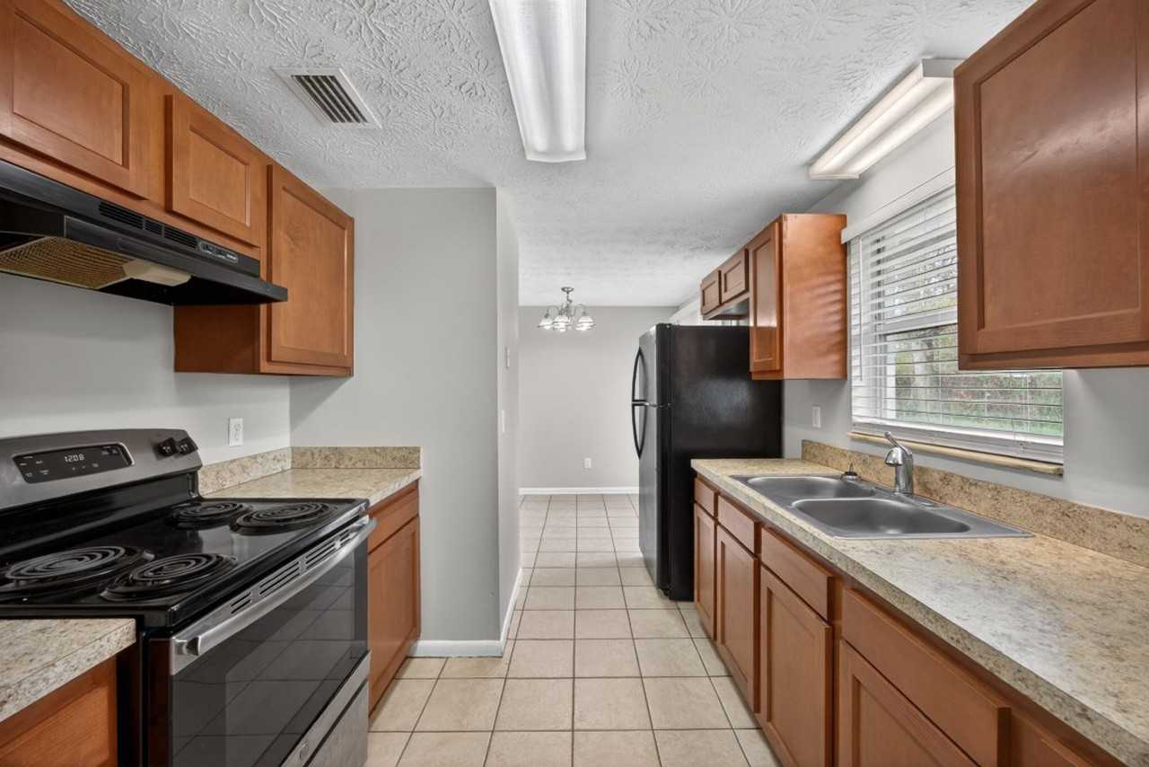 726 Perryman Ln W - Photo 6 of 15