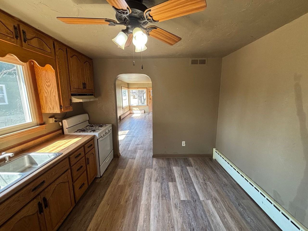 942 N Stevens St - Photo 2 of 12