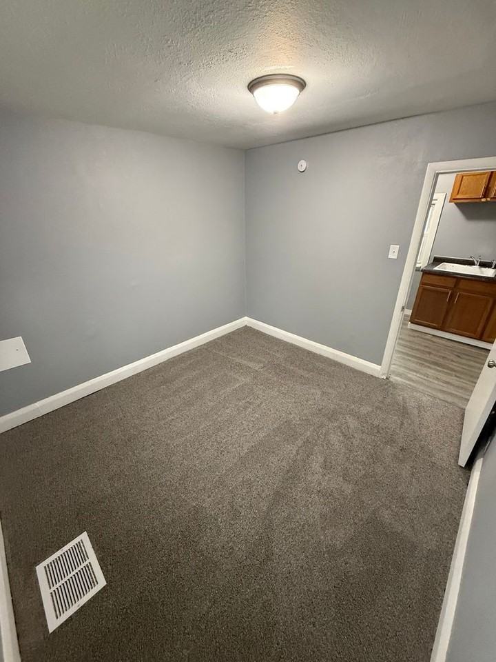 722 Coyne Ave - Photo 2 of 15