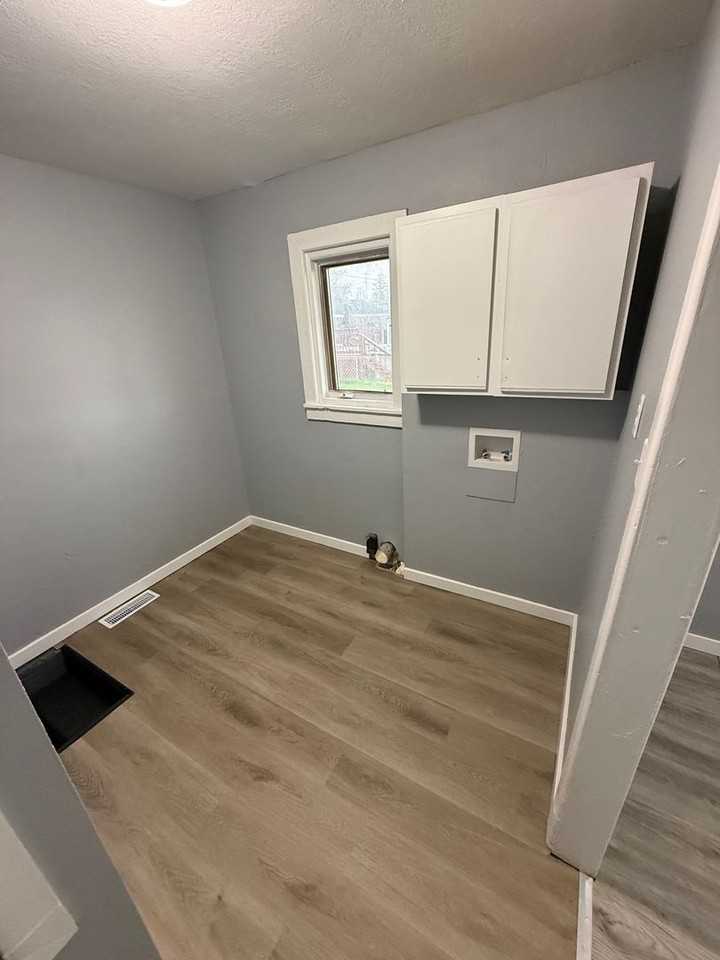 722 Coyne Ave - Photo 3 of 15