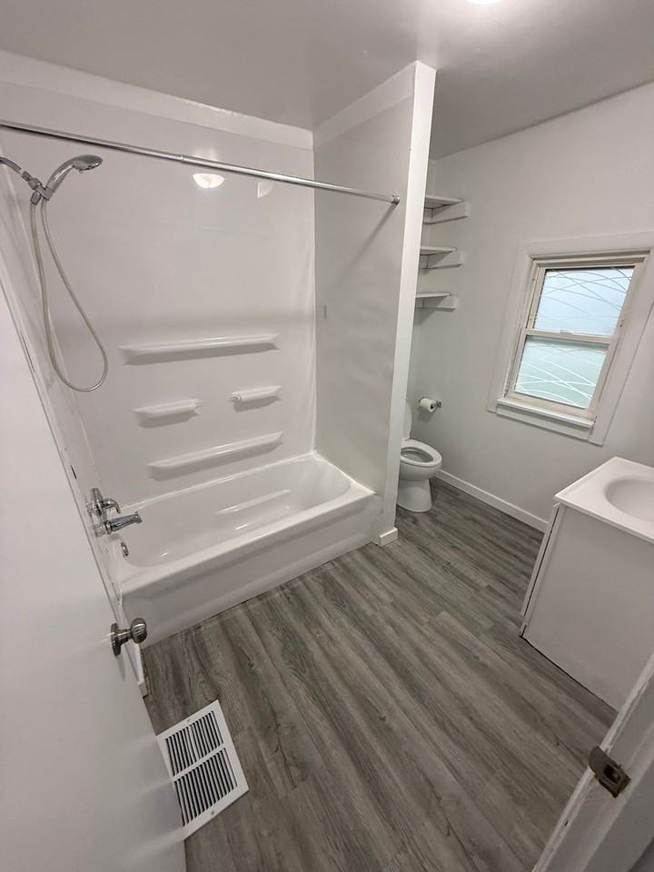 722 Coyne Ave - Photo 5 of 15