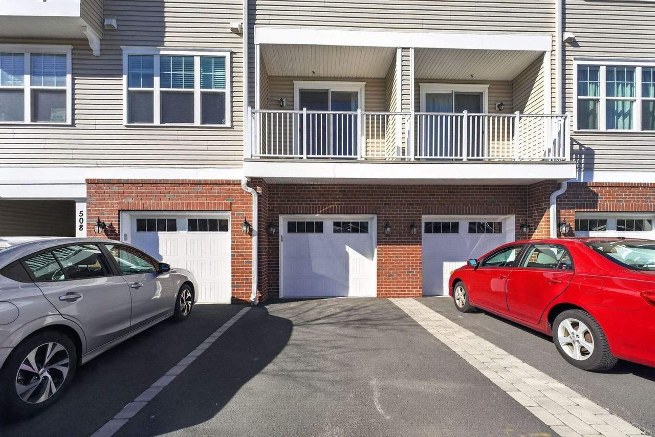 507 Greenland Sq - Photo 2 of 32