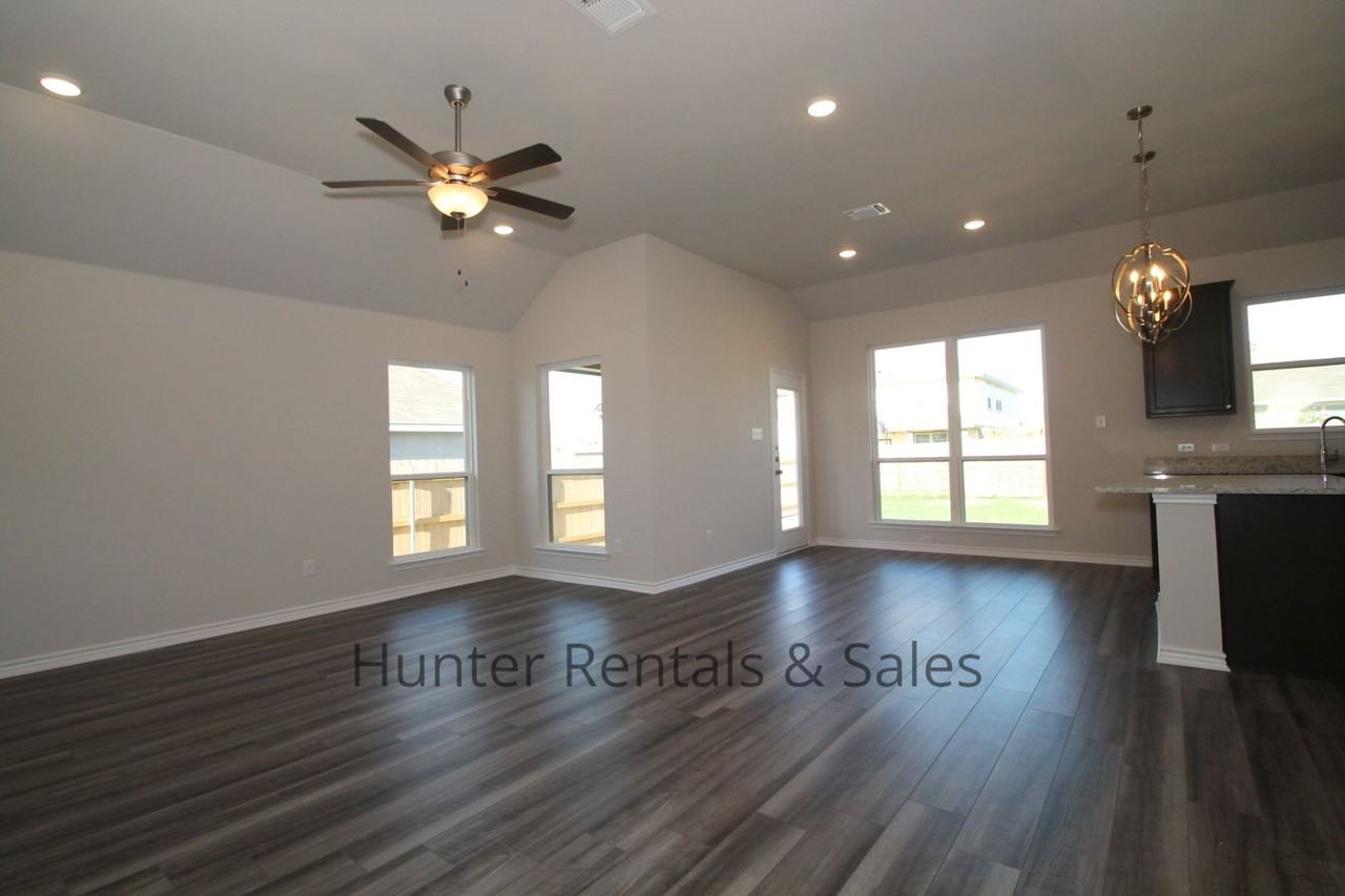 1902 Bayou Wood Ln - Photo 3 of 24