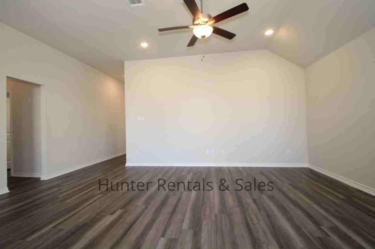 1902 Bayou Wood Ln - Photo 6 of 24