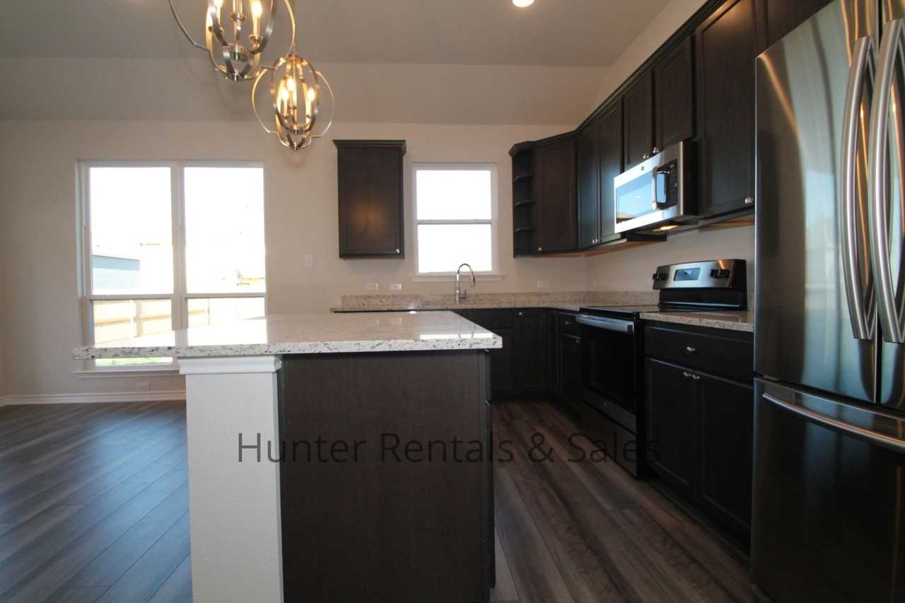 1902 Bayou Wood Ln - Photo 7 of 24