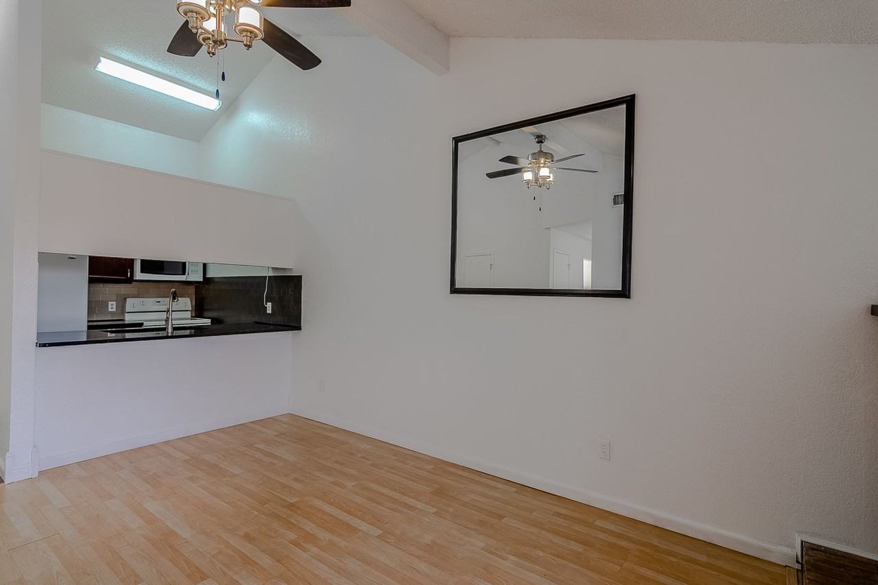 201 N Troy Ave #A - Photo 3 of 10