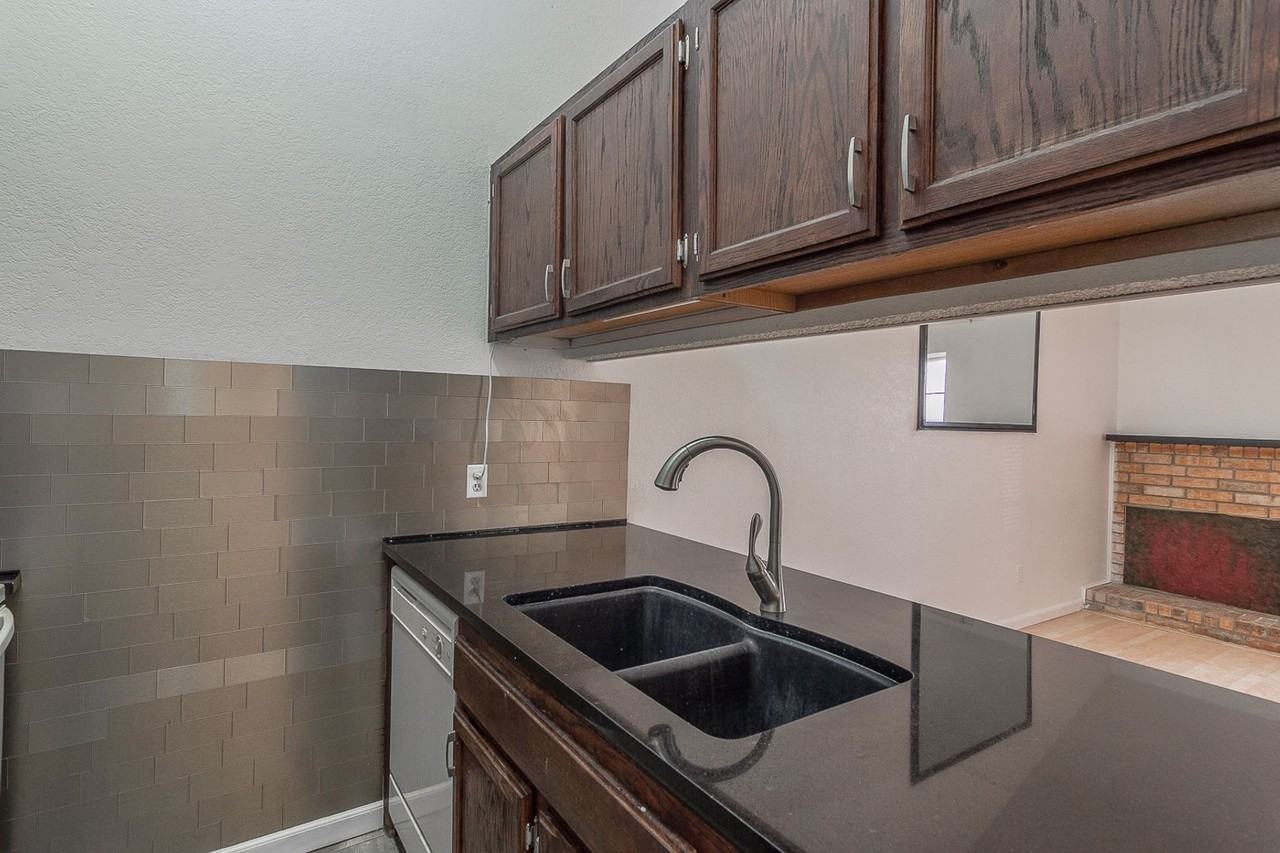 201 N Troy Ave #A - Photo 6 of 10