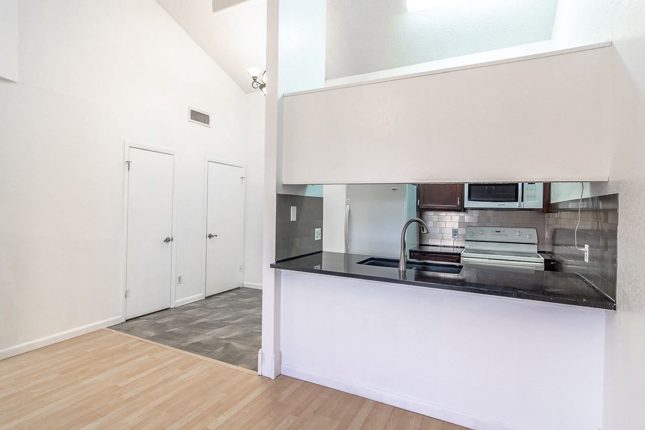 201 N Troy Ave #A - Photo 7 of 10