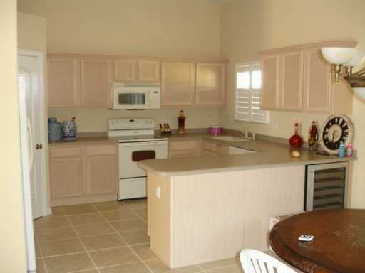 988 Cornell Ave - Photo 3 of 9