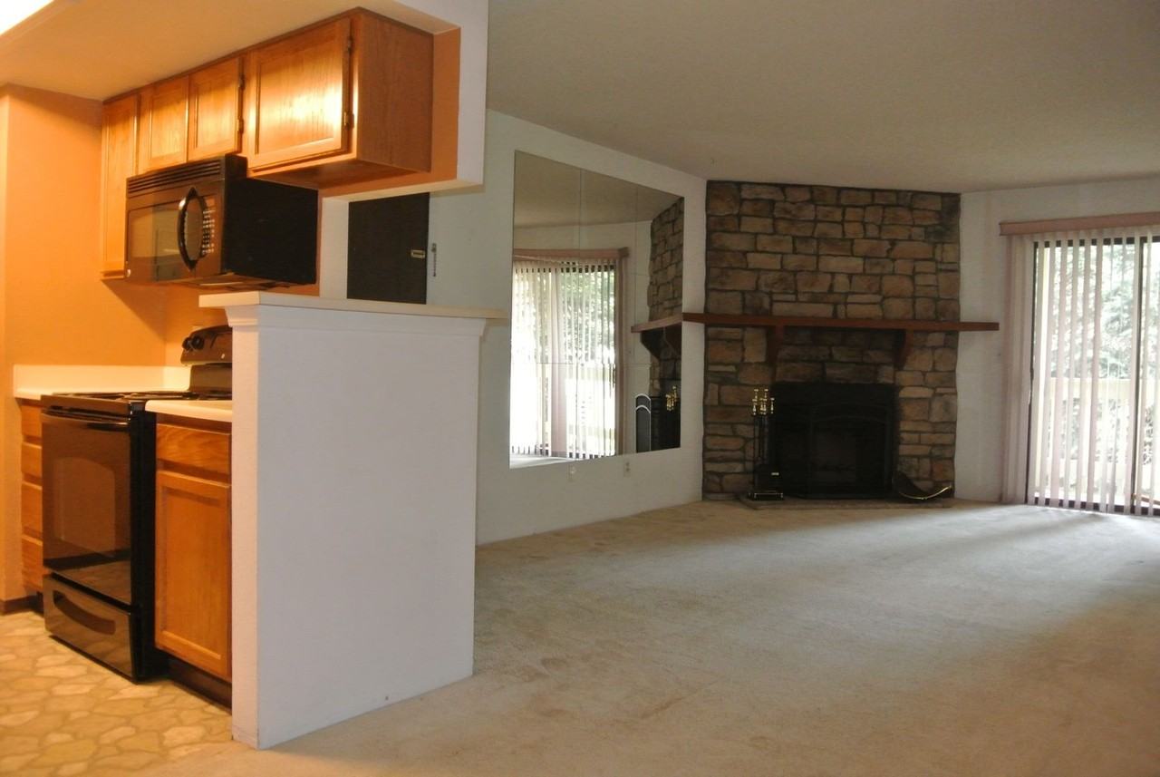 8335 Fairmount Dr - Photo 7 of 41