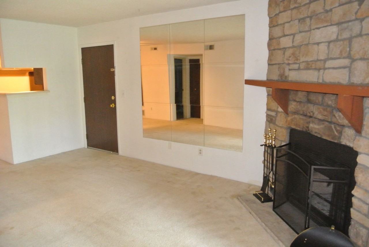8335 Fairmount Dr - Photo 6 of 41