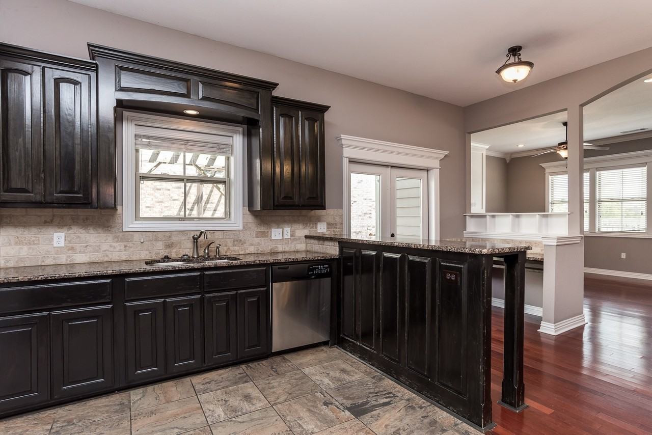 525 N Rupple Rd - Photo 3 of 24