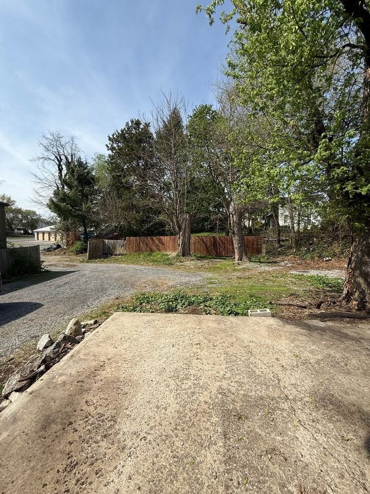 469 Lincoln Way W - Photo 3 of 16