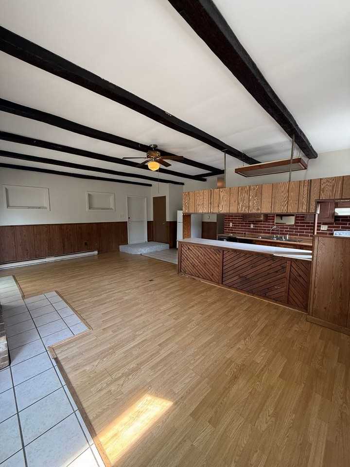 469 Lincoln Way W - Photo 5 of 16