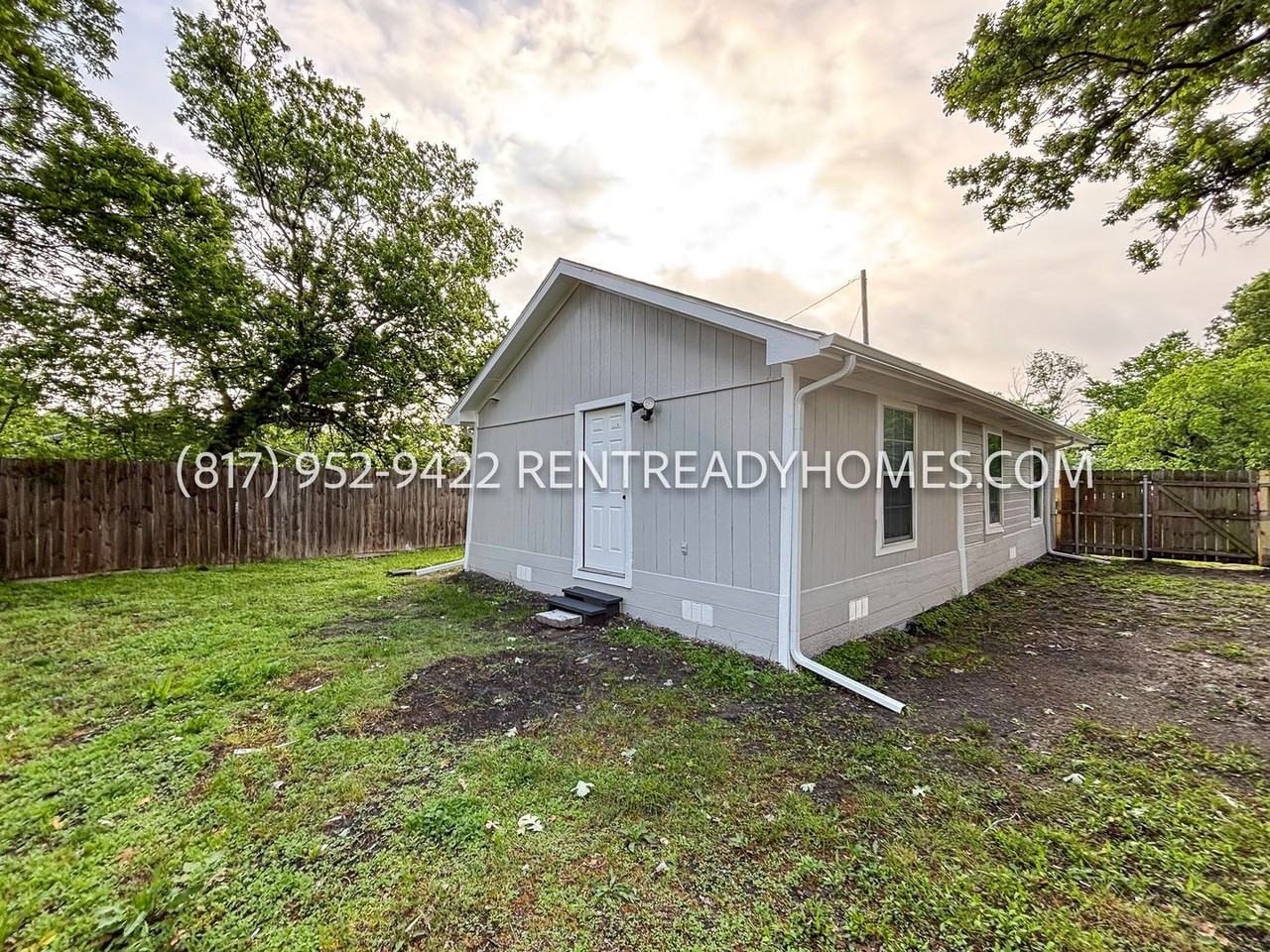 404 Oak St - Photo 2 of 16