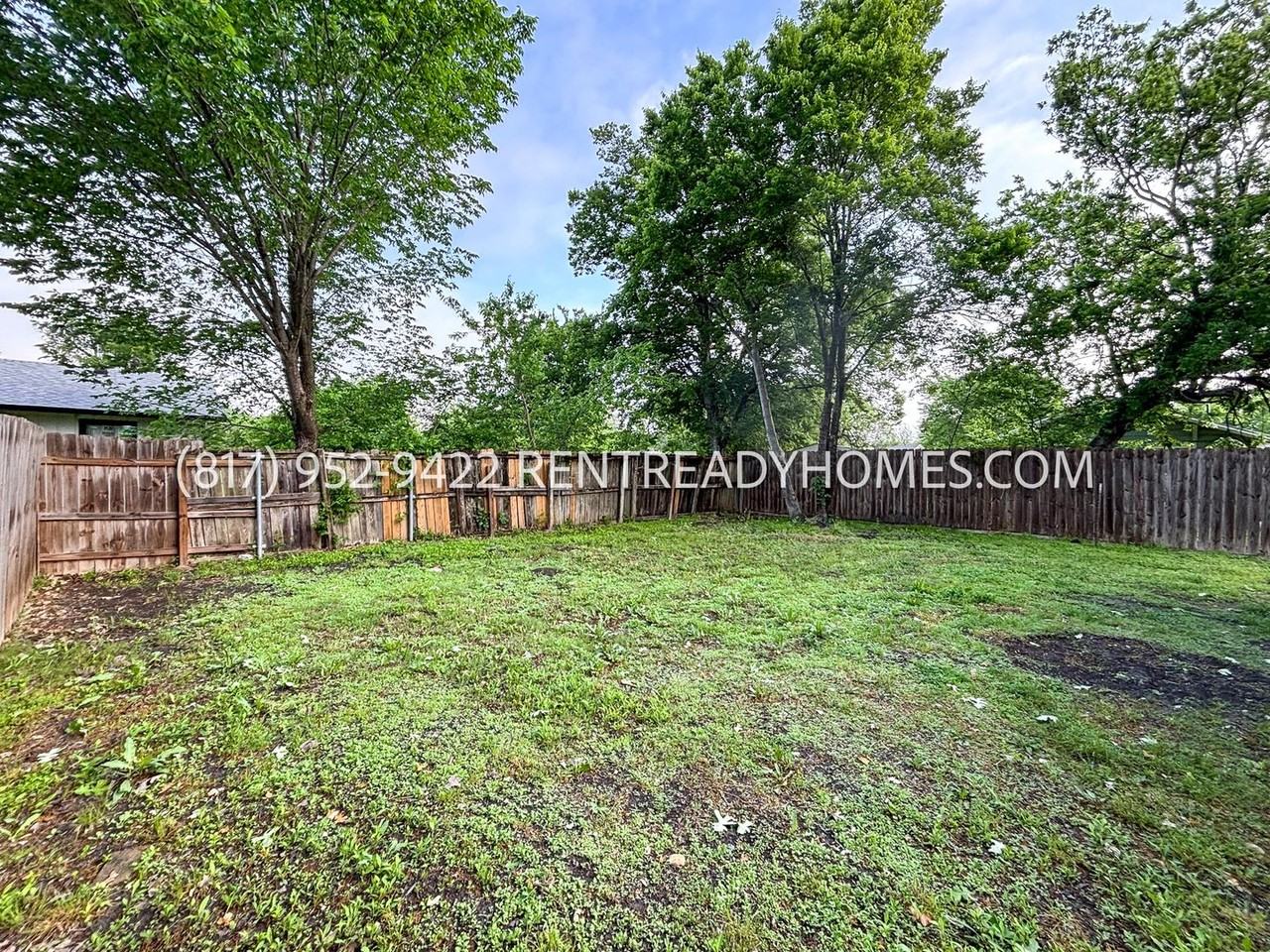 404 Oak St - Photo 3 of 16