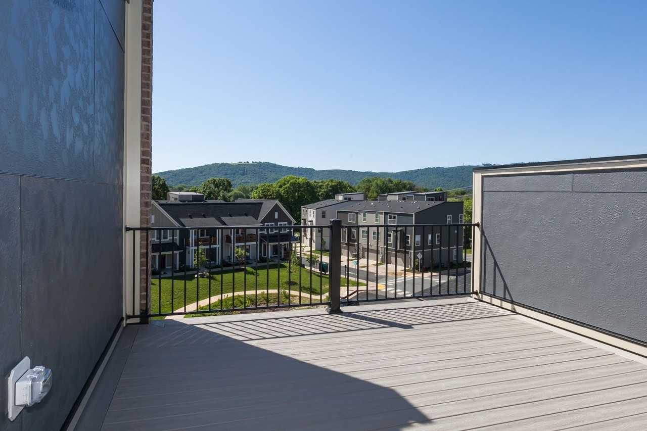 209 Burnet St - Photo 2 of 28