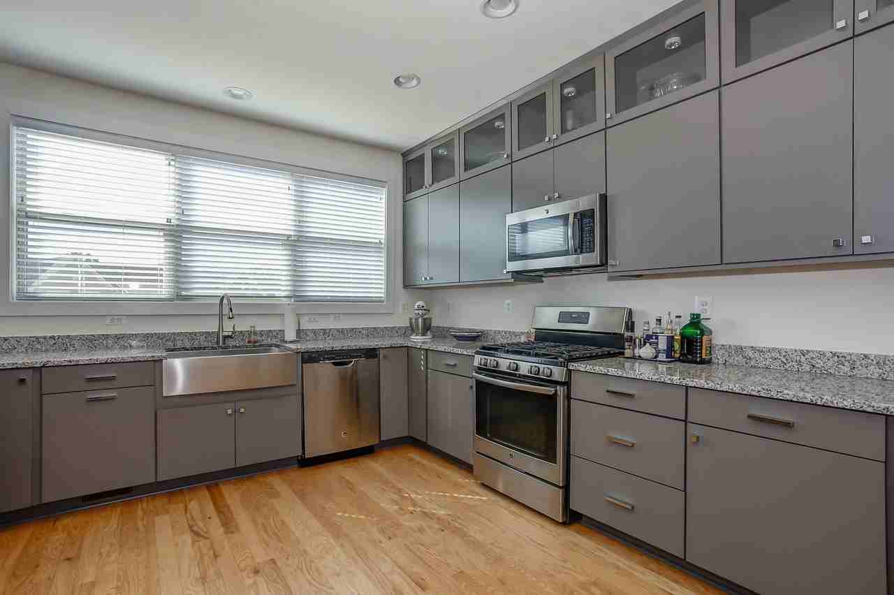 209 Burnet St - Photo 6 of 28