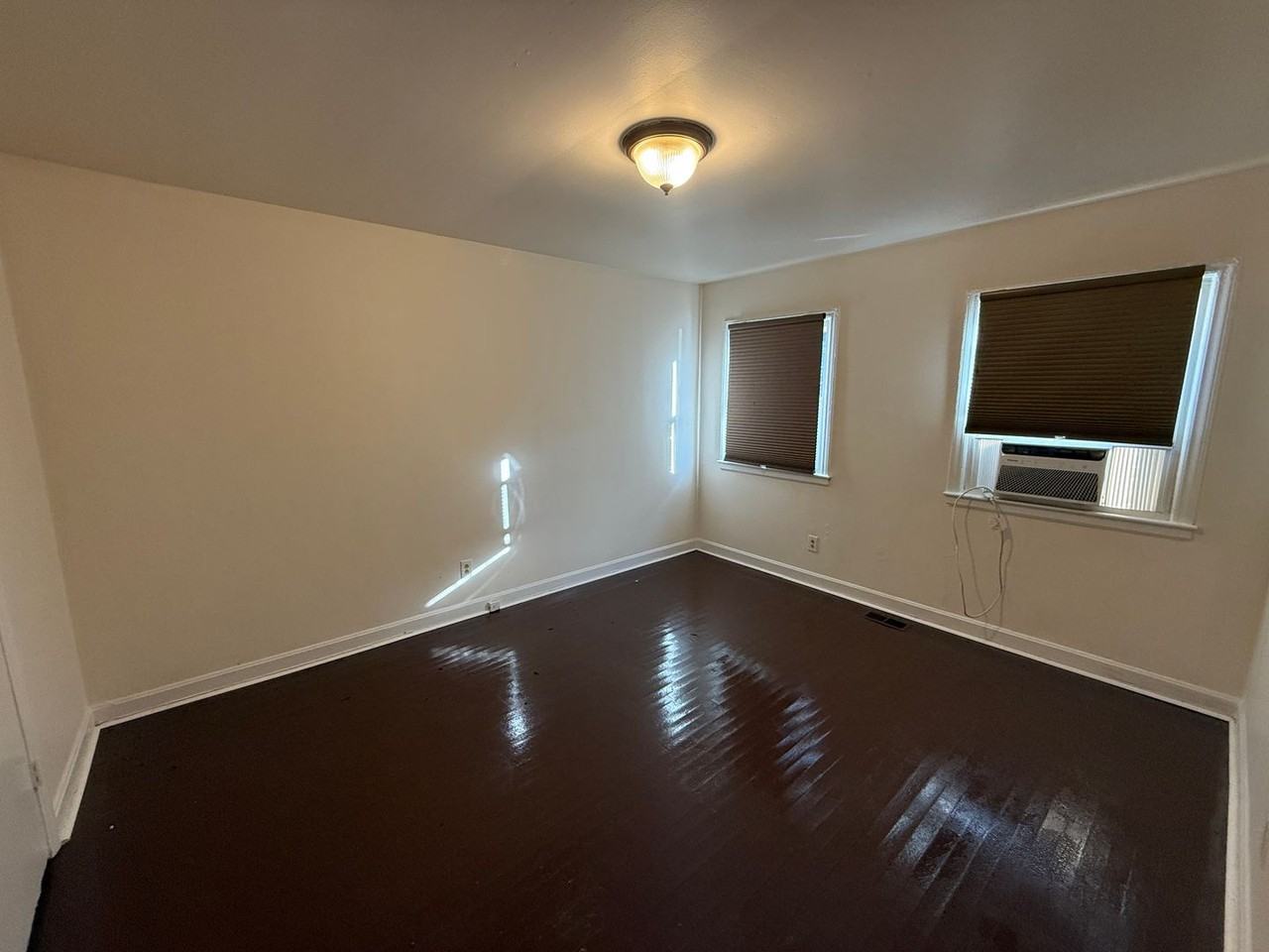 1520 Effingham Rd - Photo 3 of 5