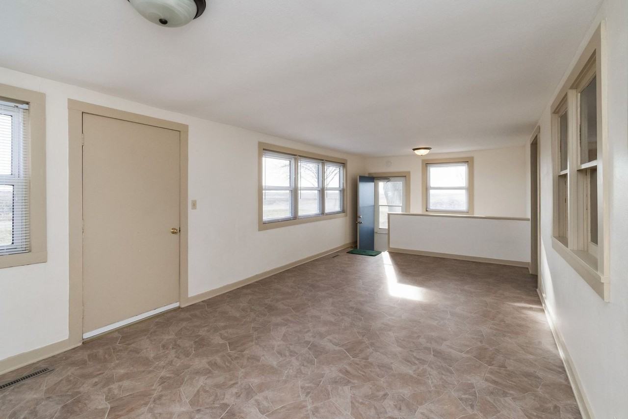 1667 W Ave - Photo 2 of 16