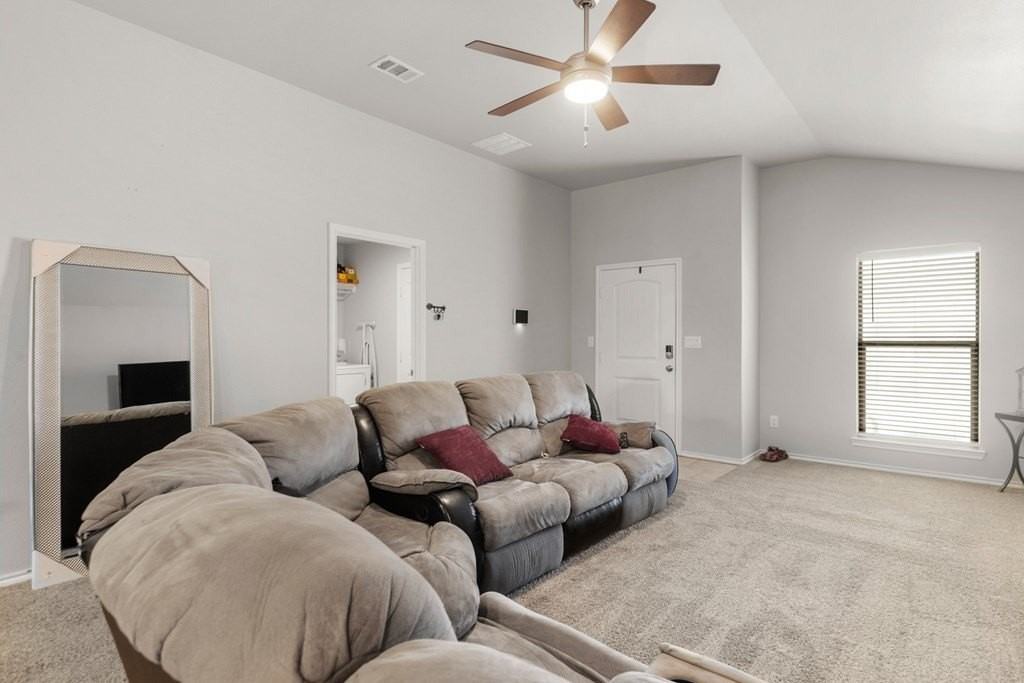 1210 E 89th St - Photo 5 of 23