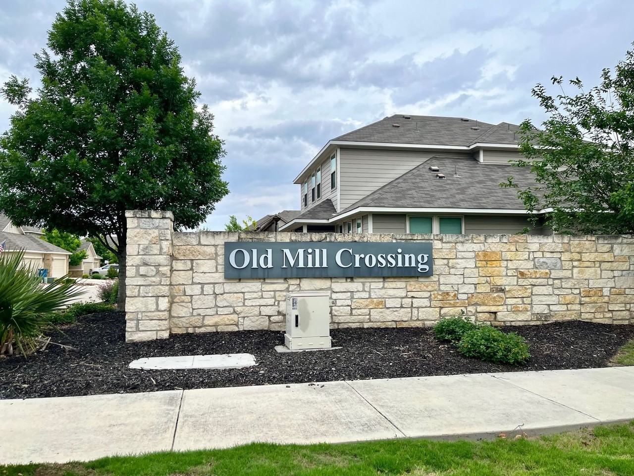 913 Crystal Brook Cv #16A - Photo 3 of 26