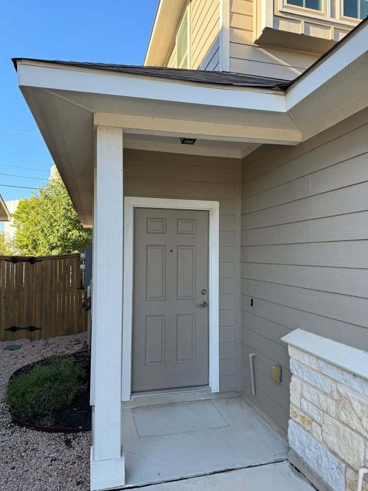 913 Crystal Brook Cv #16A - Photo 4 of 26