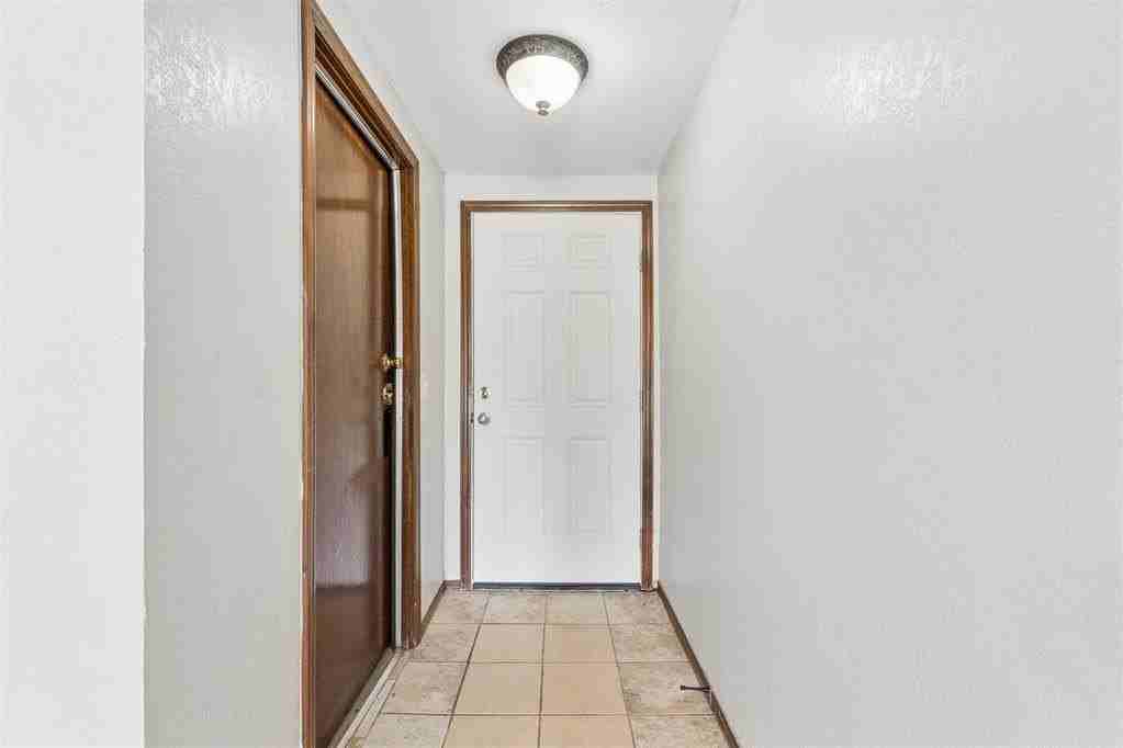 2905 Sw 82nd St - Photo 3 of 30