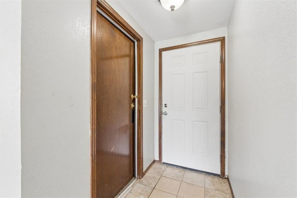 2905 Sw 82nd St - Photo 4 of 30