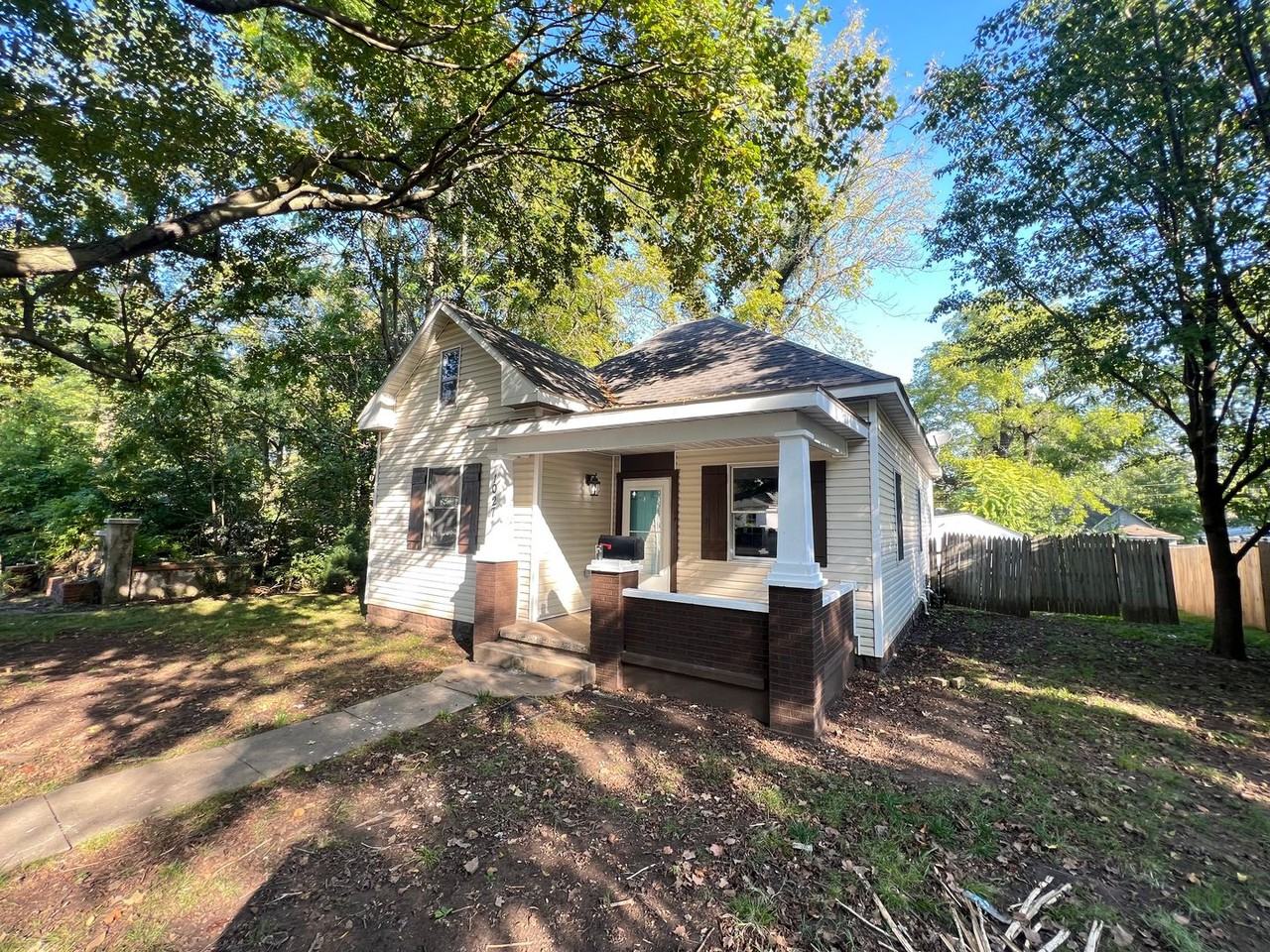 1027 W Florida St - Photo 3 of 20