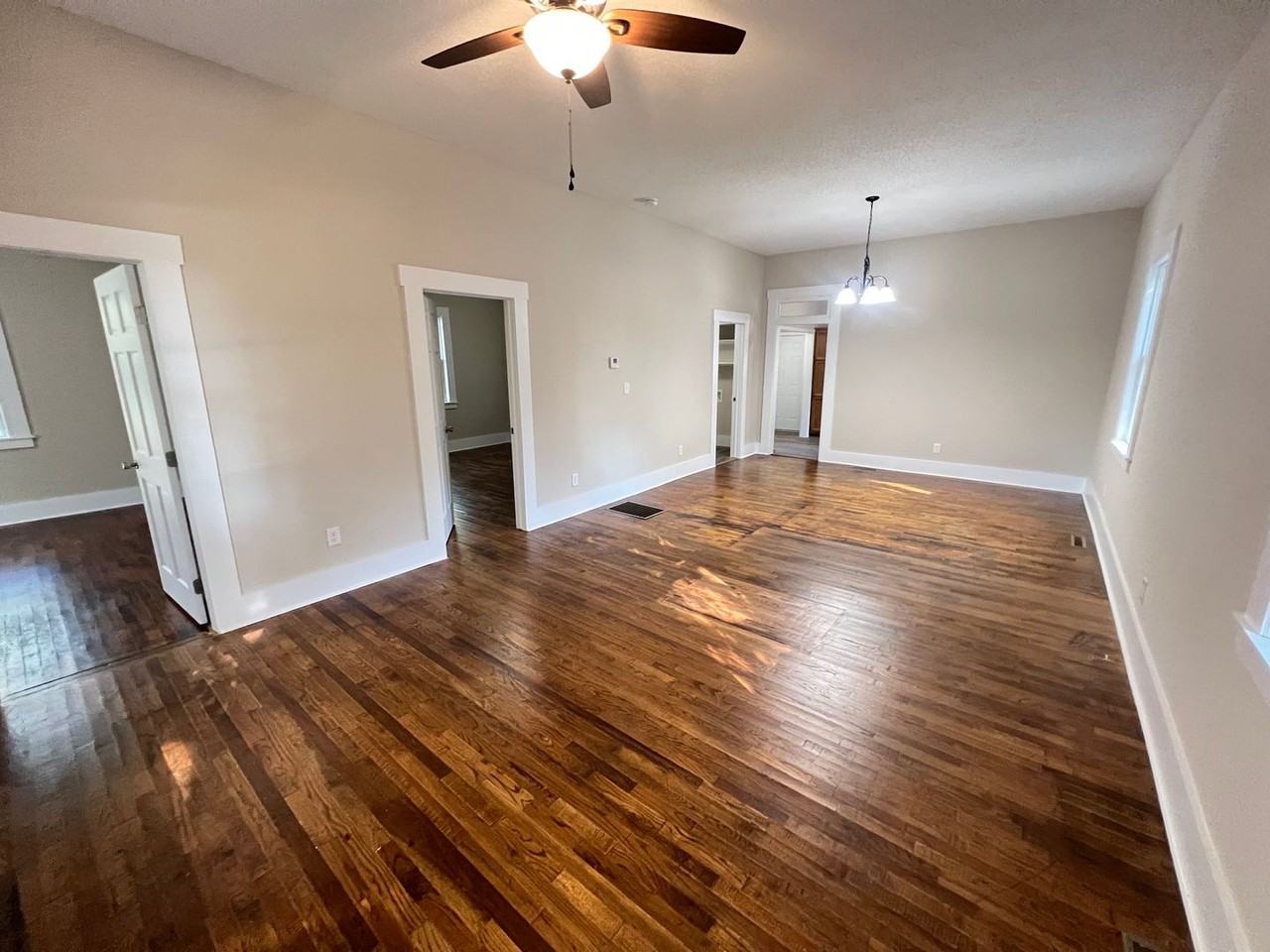 1027 W Florida St - Photo 4 of 20