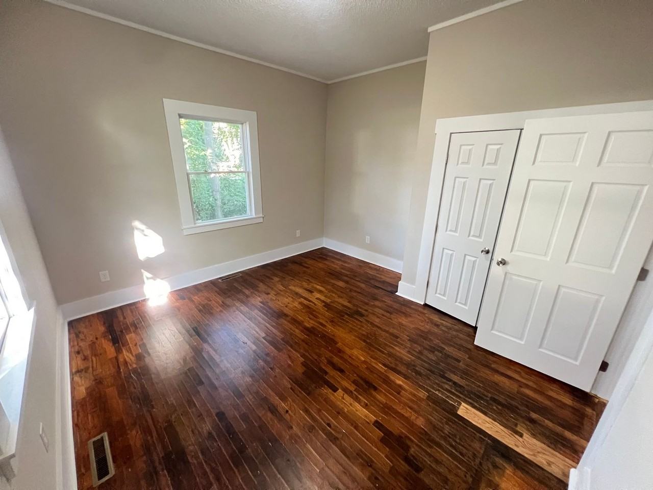 1027 W Florida St - Photo 6 of 20