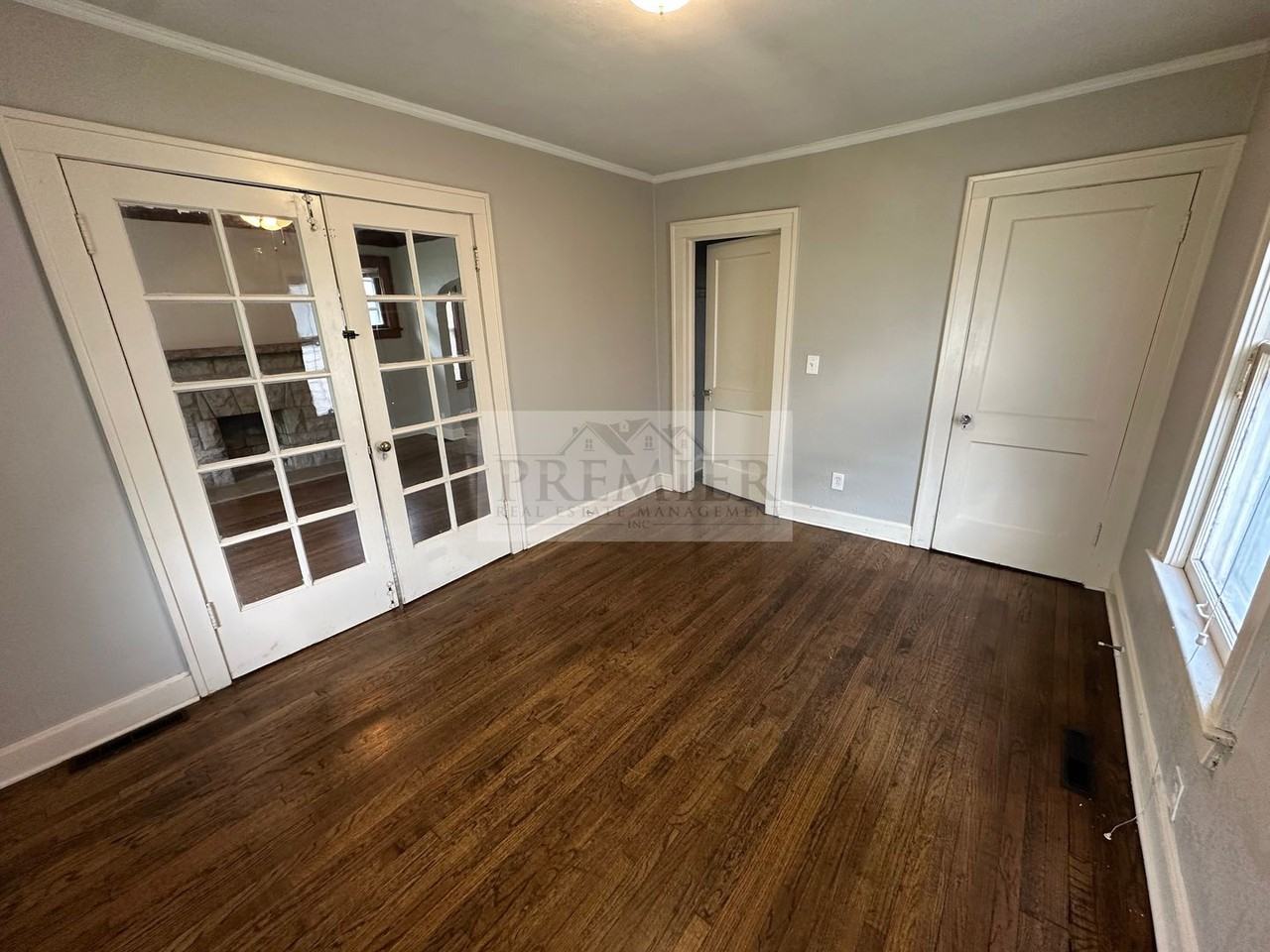 5618 Forest Ave - Photo 5 of 16