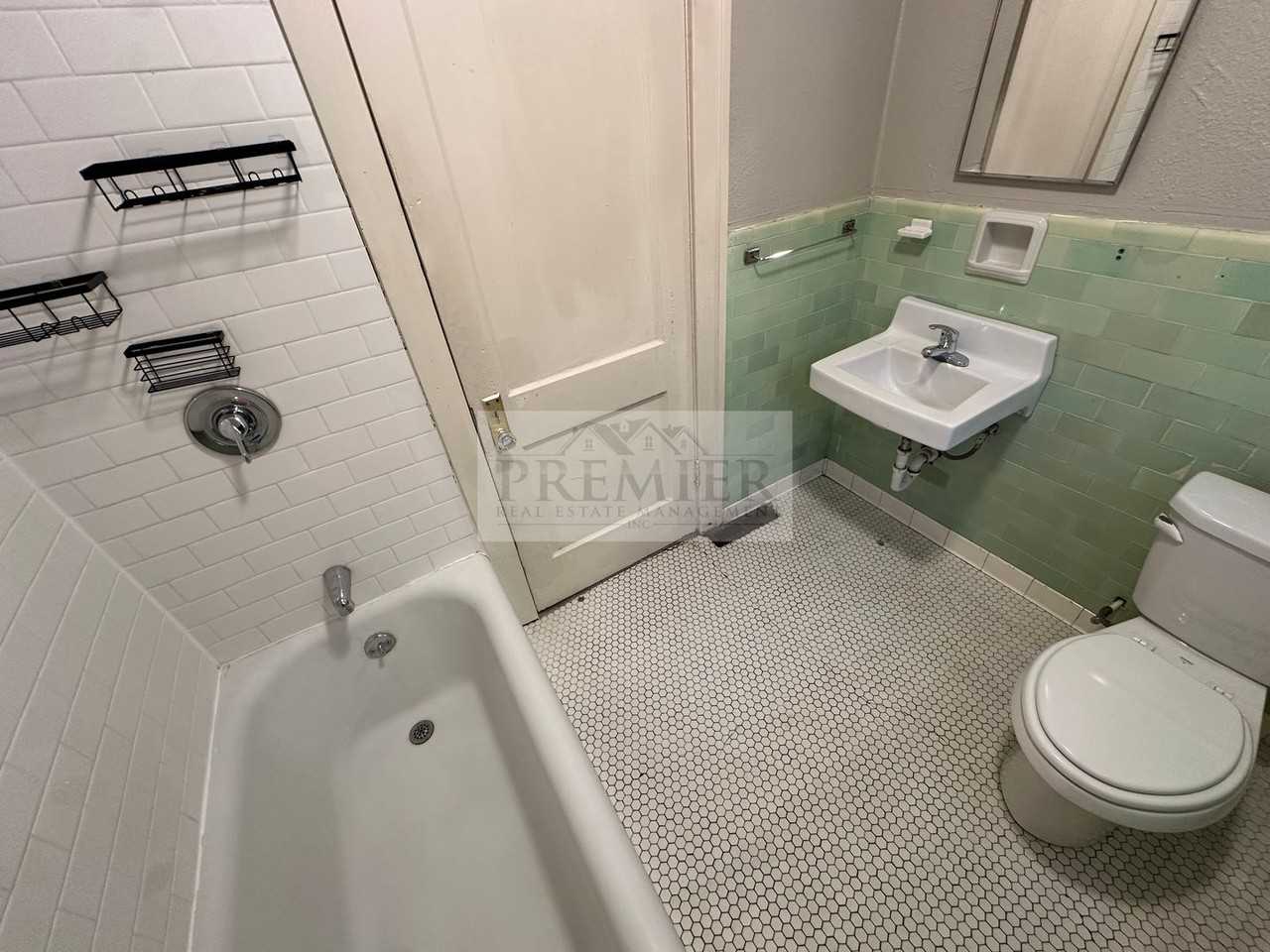 5618 Forest Ave - Photo 7 of 16