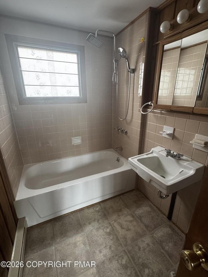 174 Sweet Briar Rd - Photo 2 of 9