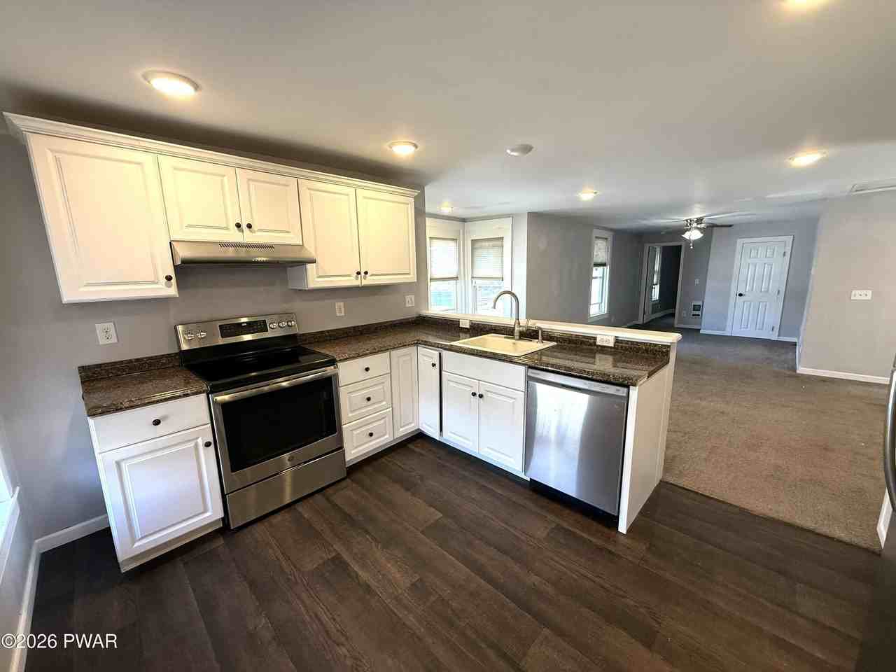 526 Church St #B - Photo 2 of 11