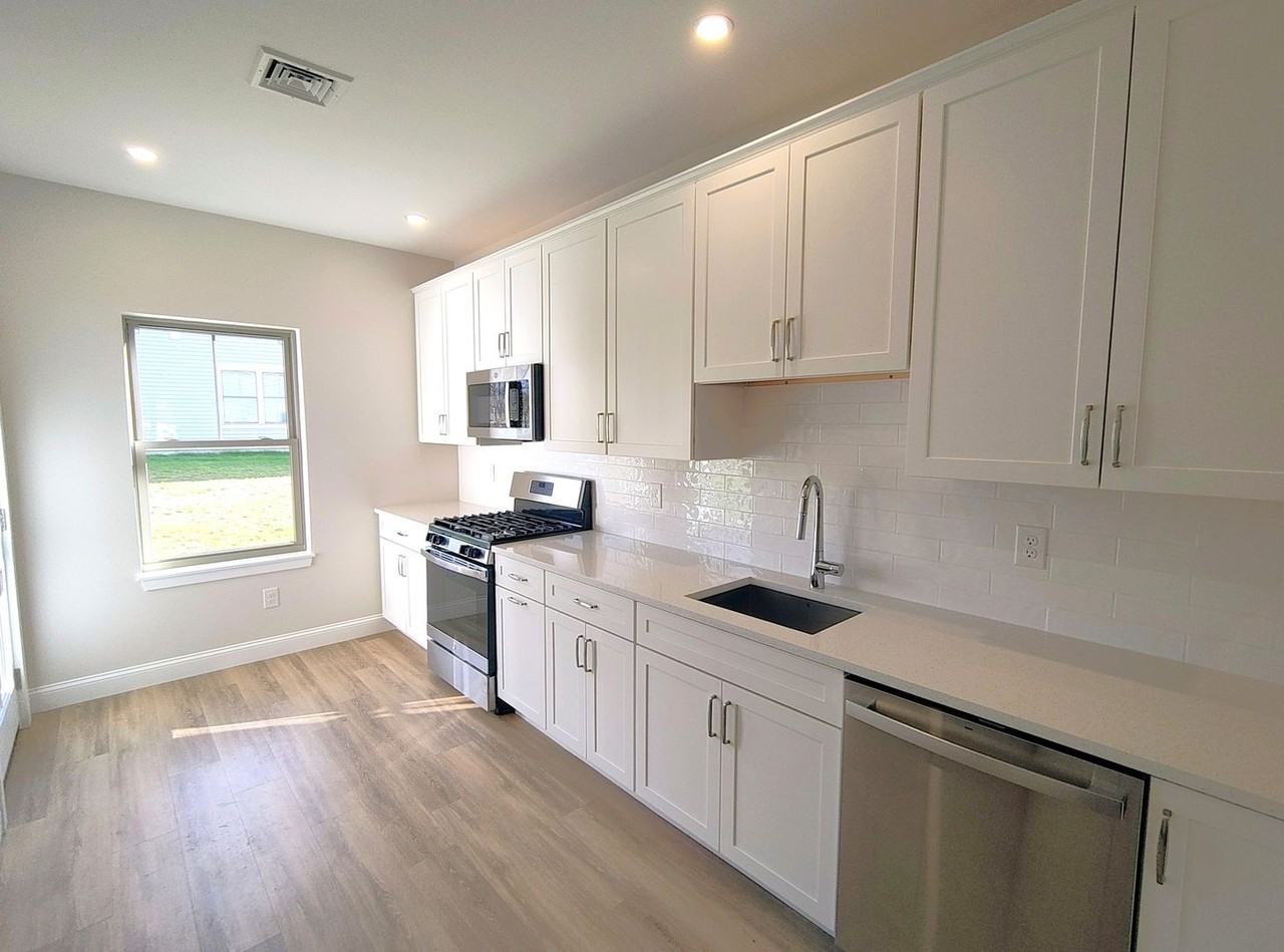 32 32 - 34 West Valley Circle - Photo 2 of 19