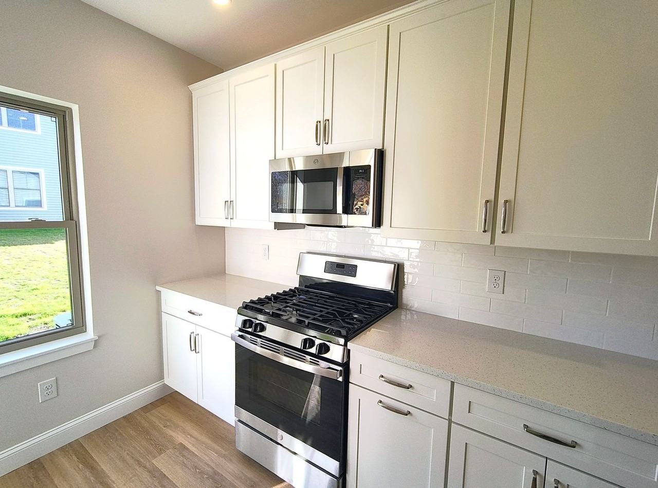 32 32 - 34 West Valley Circle - Photo 3 of 19