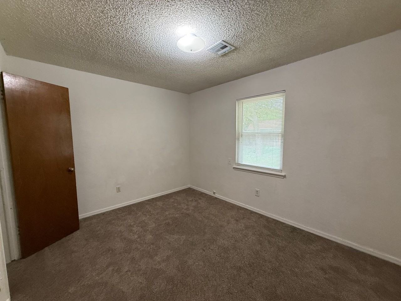 112 W Delmar St - Photo 4 of 14