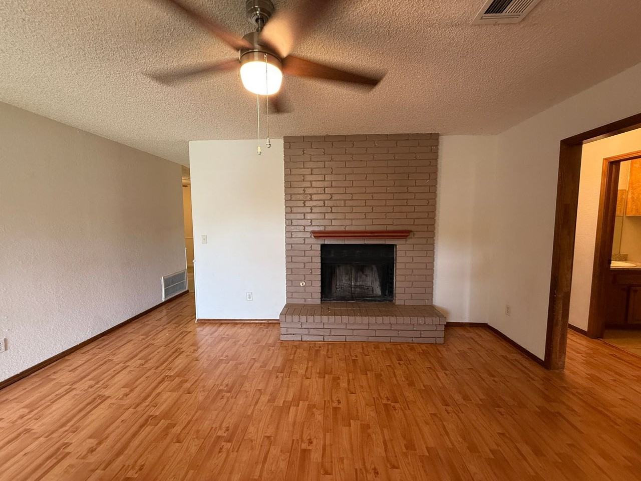 112 W Delmar St - Photo 7 of 14