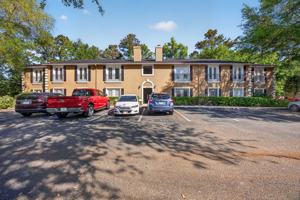 featured image of 13727 Richmond Park Dr N #105