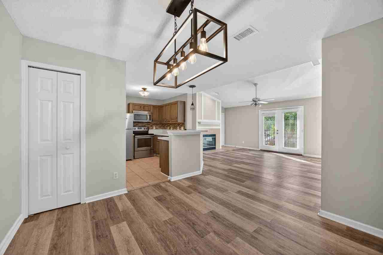 13727 Richmond Park Dr N #105 - Photo 7 of 22