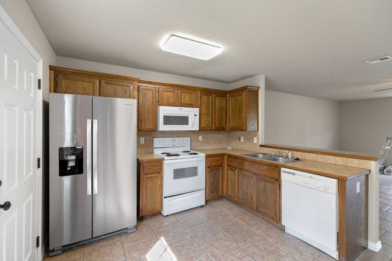 703 W Garland St #A - Photo 2 of 16