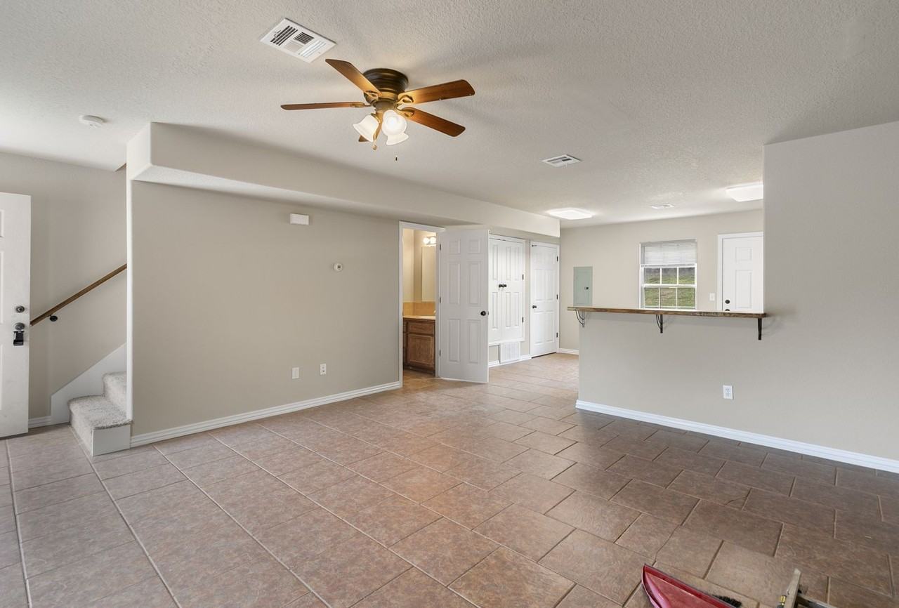 703 W Garland St #A - Photo 5 of 16